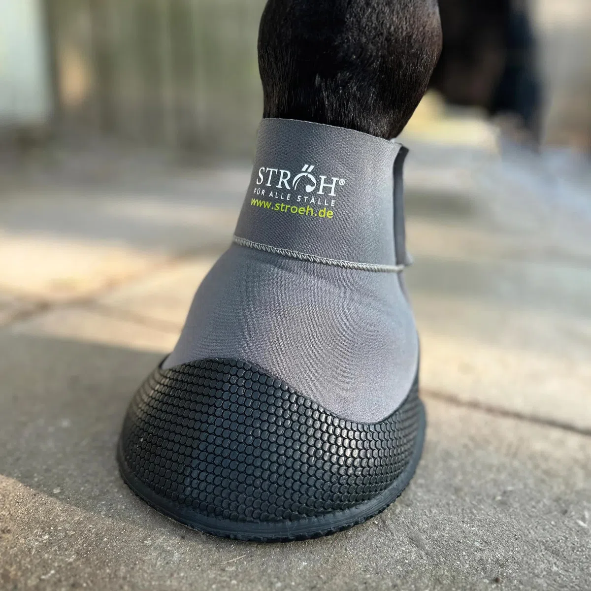 STRÖH Recovery Hufschuh (Gr. 9) • Medizinischer Hufschuh aus Neopren • Stabiler Hufschutz bei Verletzungen, Hufkrankheiten, Hufgeschwüren • Waschbarer Krankenschuh Pferd • Hufschuhe für Pferde